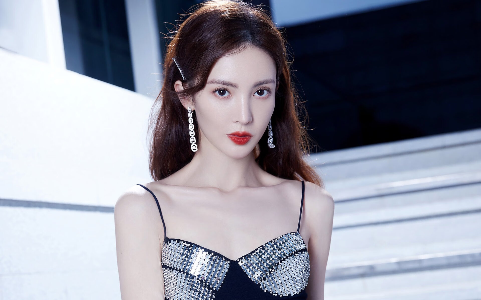 “明星投手再创奇迹,完美无失分助力球队升至榜首”