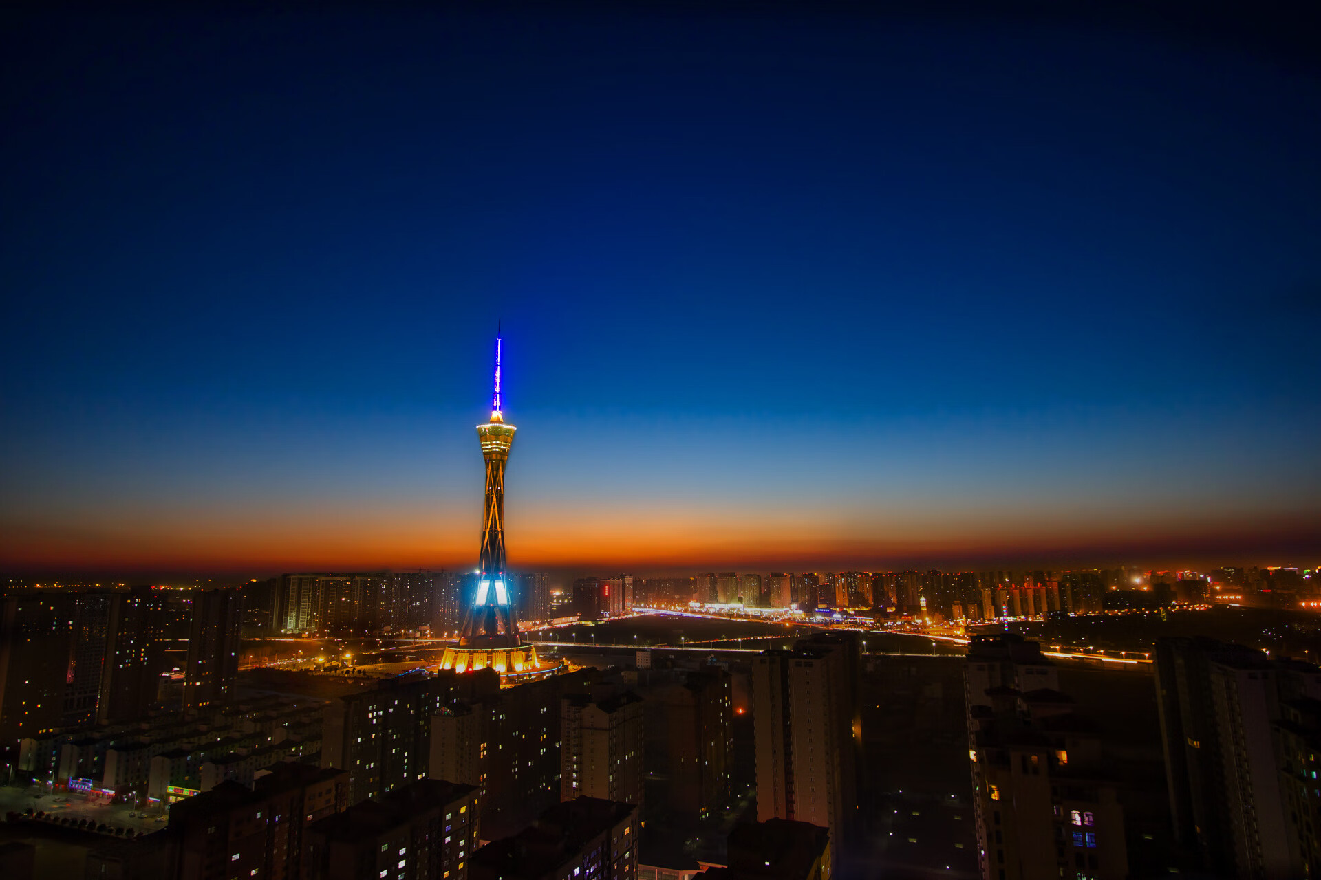 天空漂浮气球赛，梦幻般的视觉盛宴，天空飘的气球叫什么