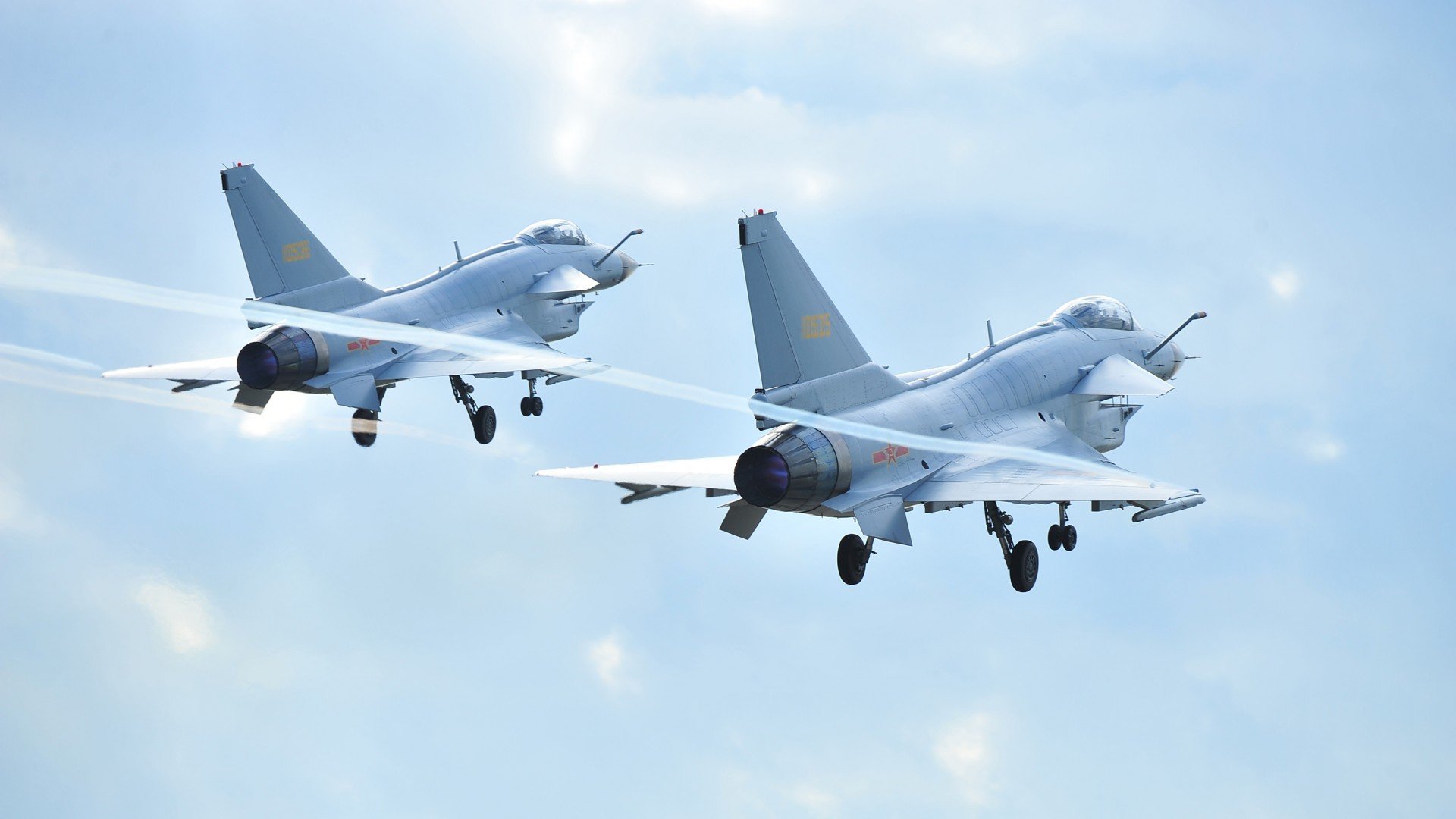 定制球衣：足球明星的个性化商业路线，足球明星球衣多少钱